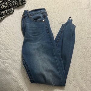 distressed skinny jeans